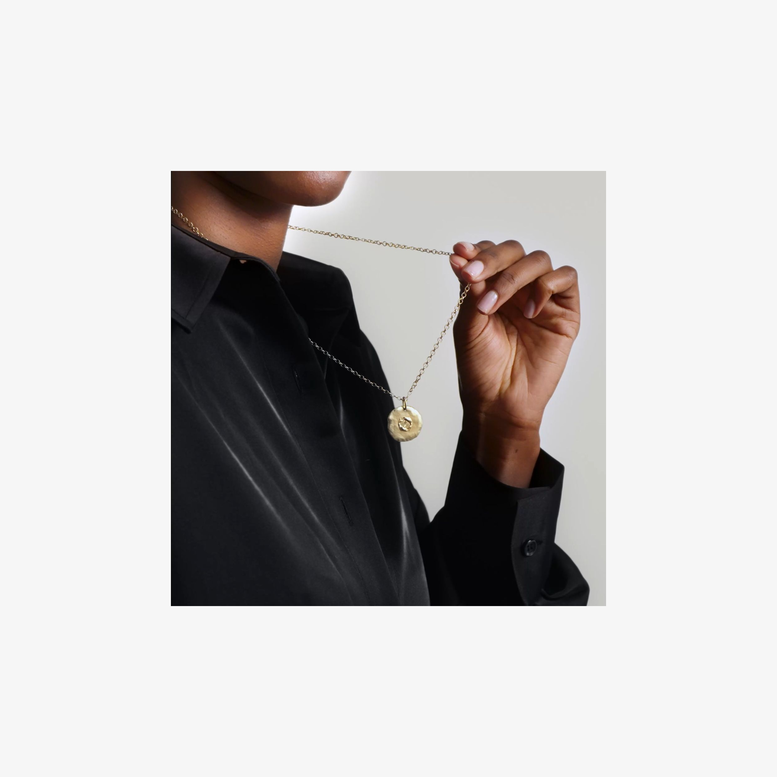 Astro Taurus Medallion - Yellow Gold - Arthus Bertrand