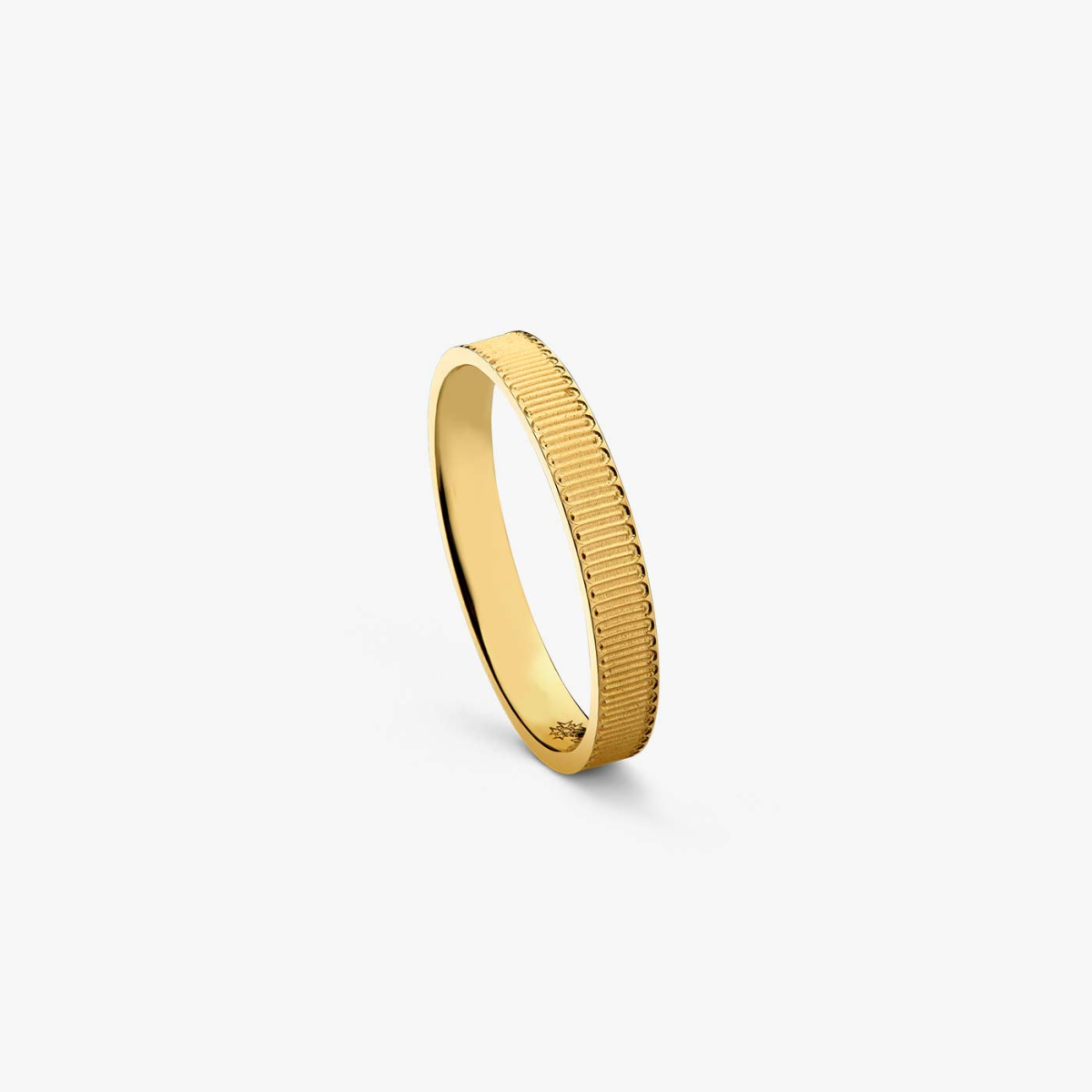 Yellow Gold Band Ring, Ruban collection, standing-up view