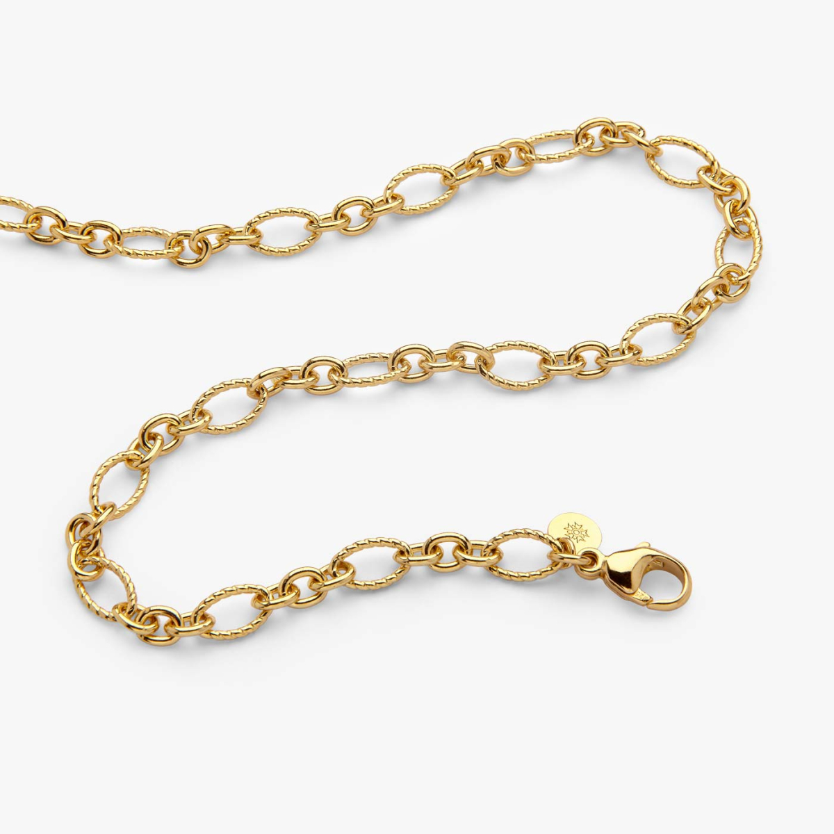 Silver-gilt Streaked Oval Mesh Chain, 80 cm, view of clasp and pastille