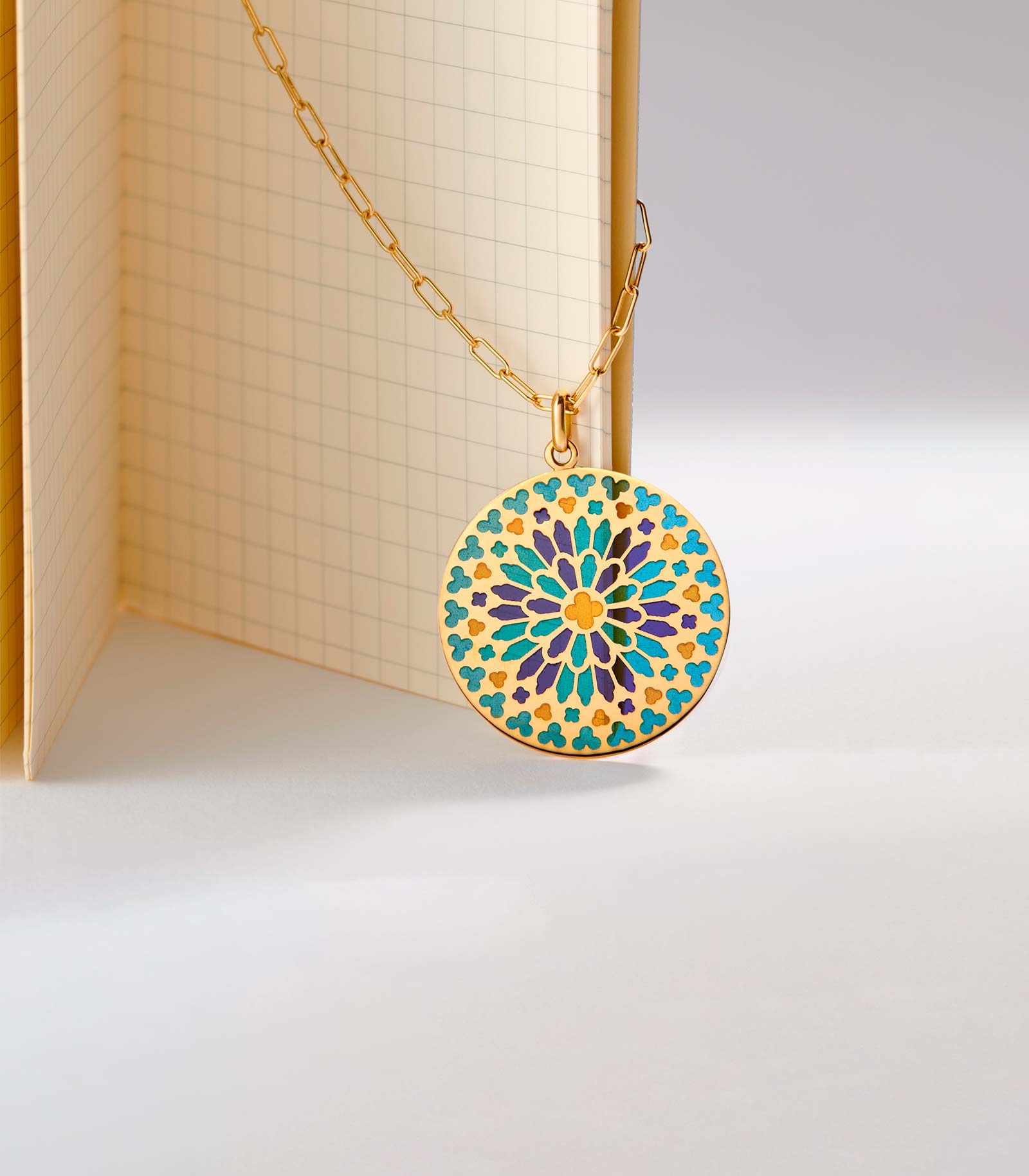 Women's and children's medallions - Arthus Bertrand - Artisan
